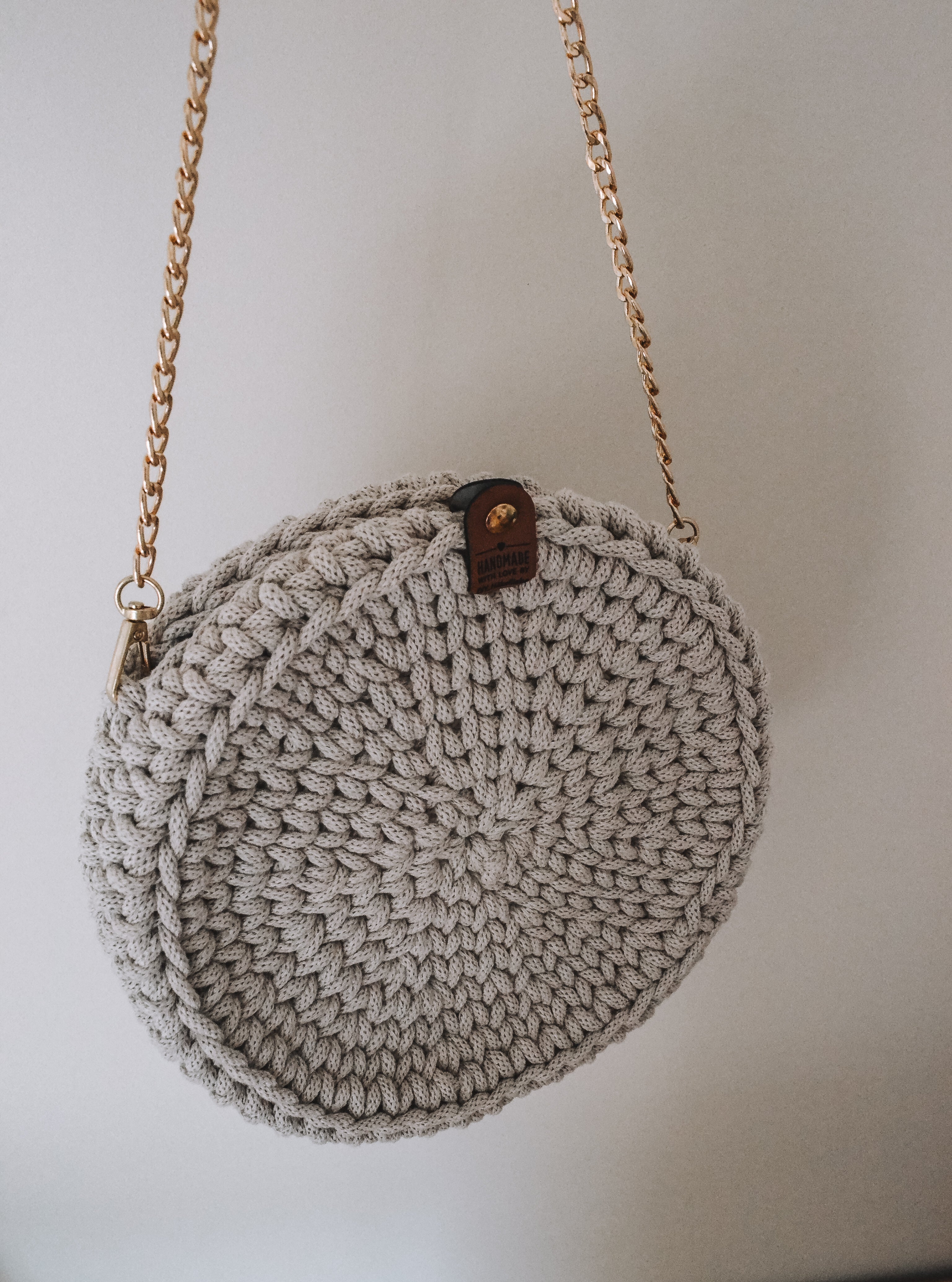 Tasche Miri in beige mit Goldkette