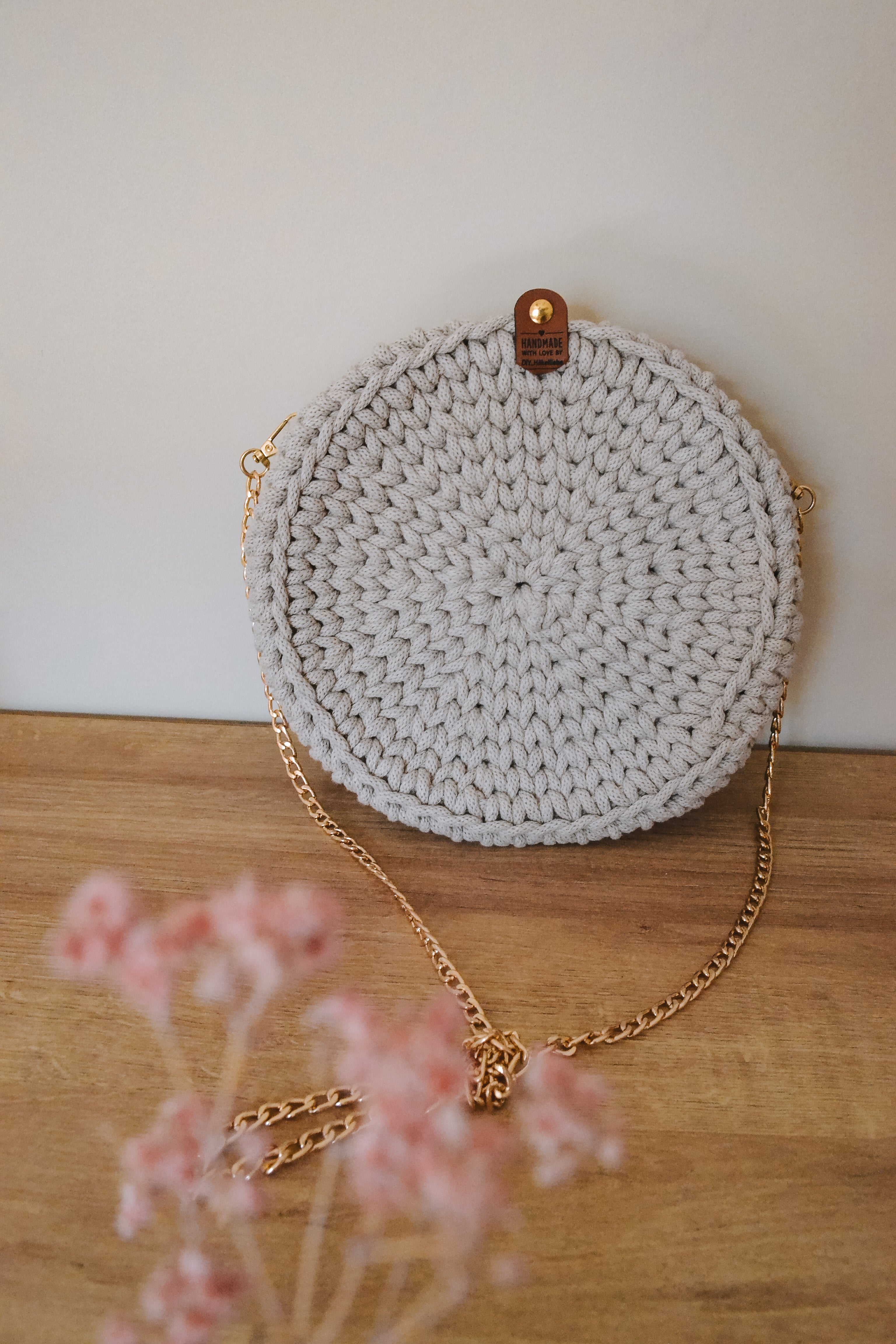 Tasche Miri in beige mit Goldkette