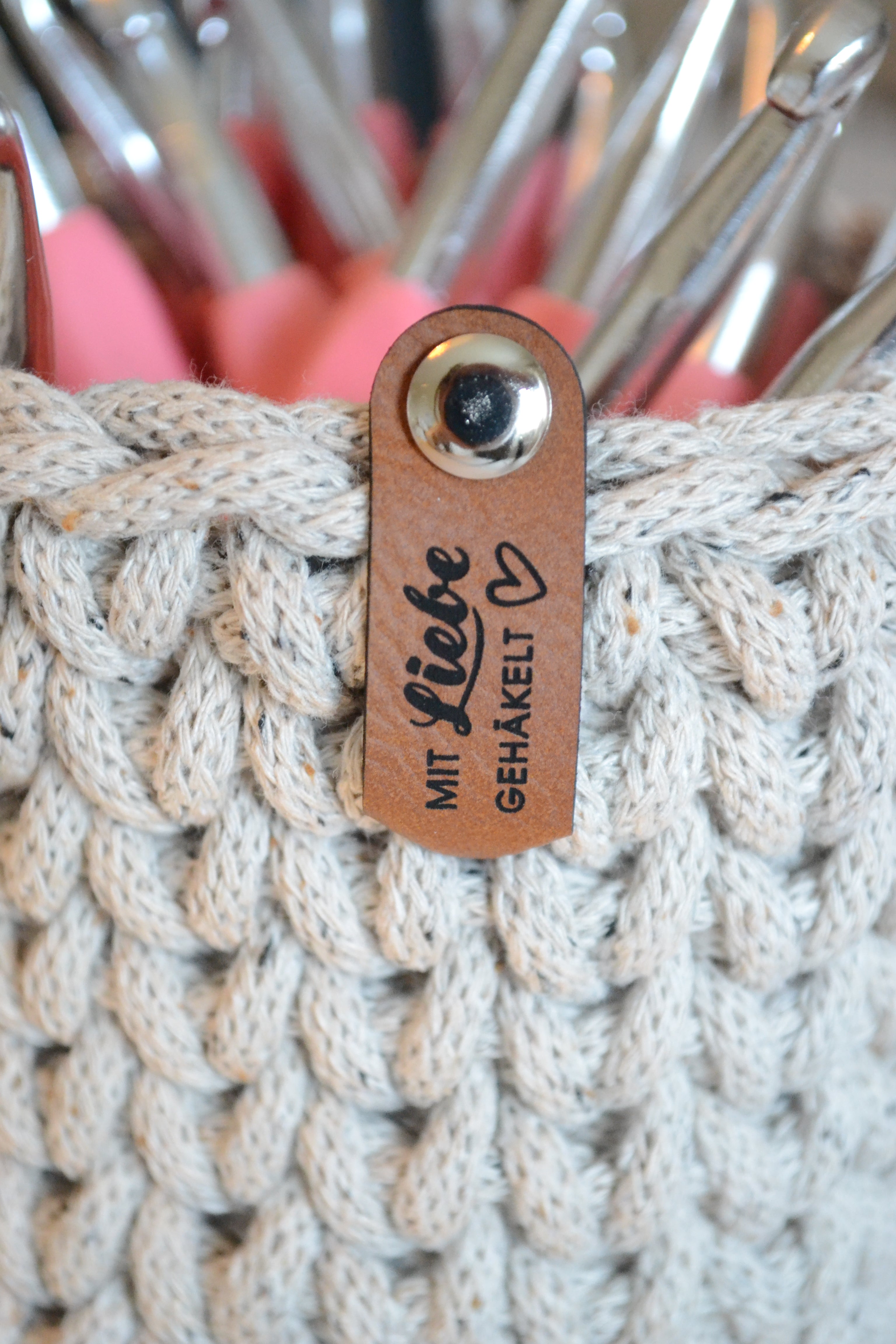 Embleme "Mit Liebe gehäkelt" für dein Häkelprojekt